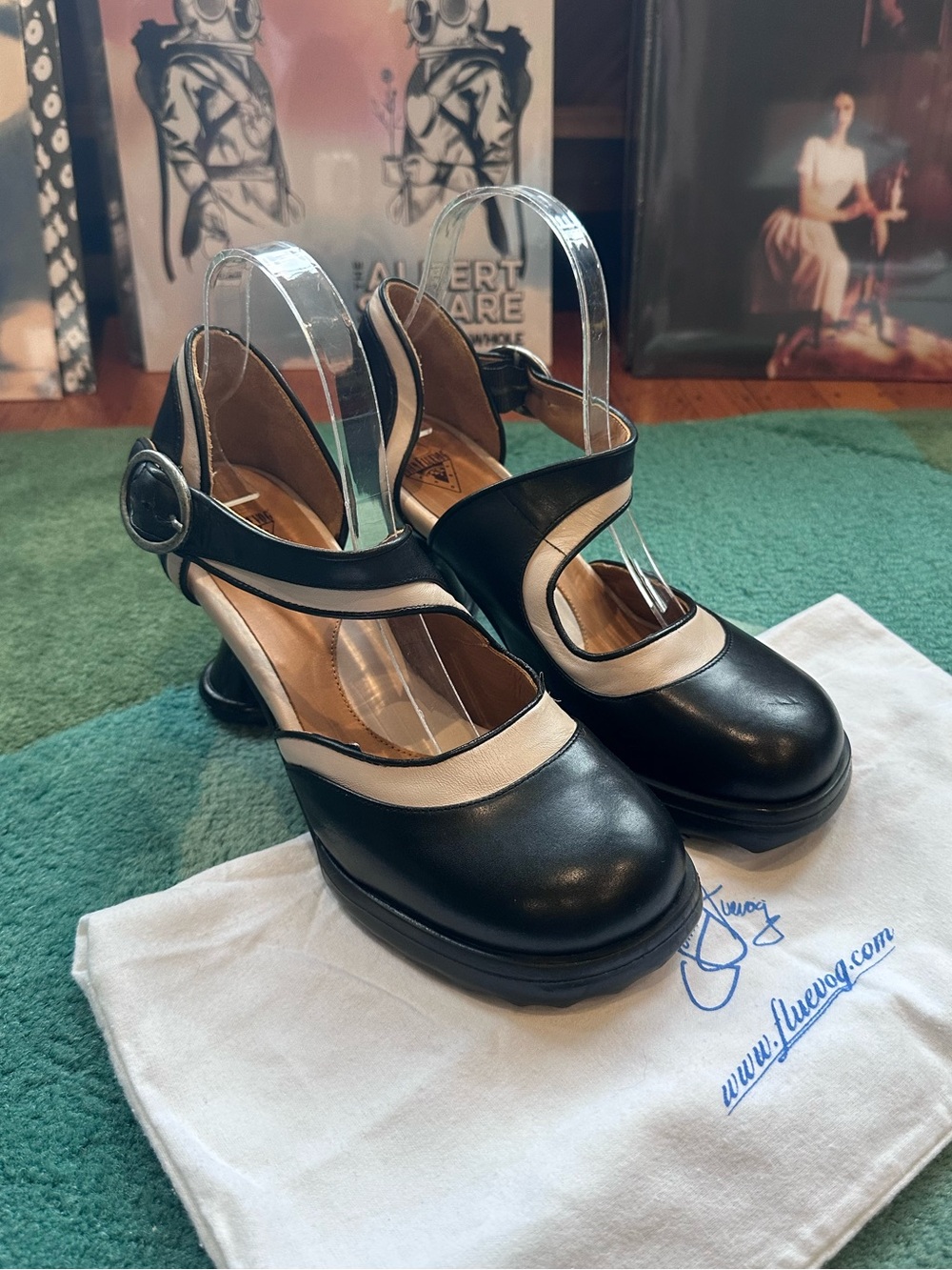 Fluevog VINT NEARLY NEW Mini Elif black/cream asymm. buckle heel-10 (fit 10.5)